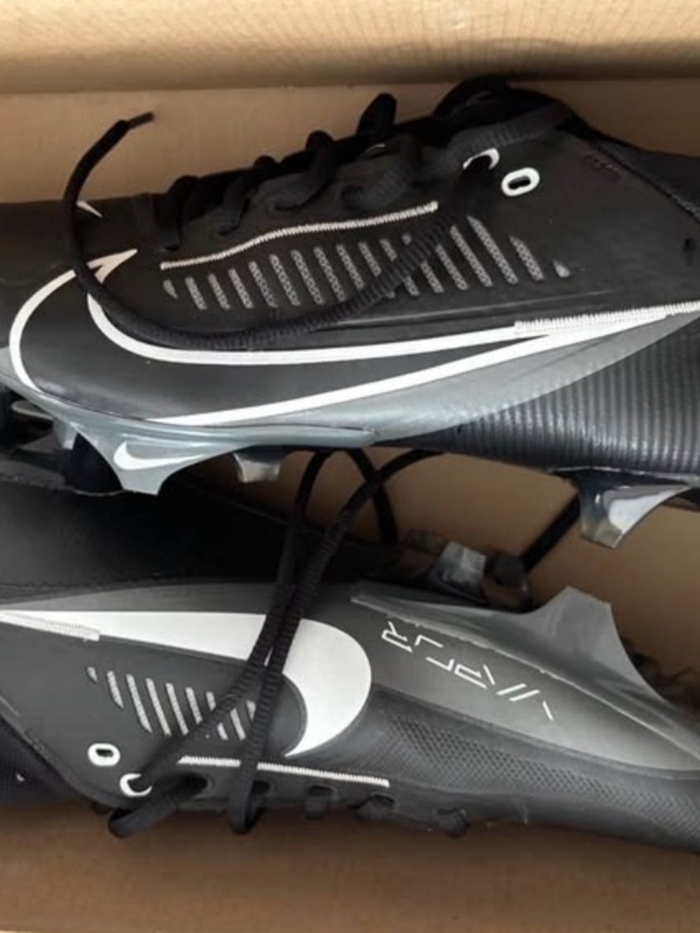 Nike Men’s Black and White Athletic Cleats